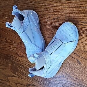 Womens Puma Size 7 Sneakers Baby Blue